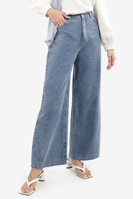 PRE-ORDER COTTON Melrose Wide Legged Jeans - Light Wash