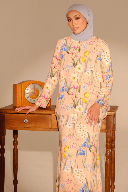 Hasna Blouse & Skirt - Peach Garden