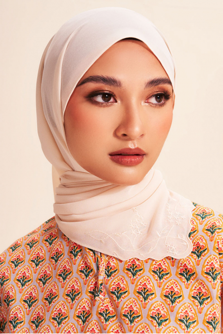 Olloum Performance Scarf in Blush, Women's Fashion, Muslimah Fashion,  Hijabs on Carousell