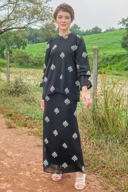 Kemangi Blouse & Skirt - Black Tiles