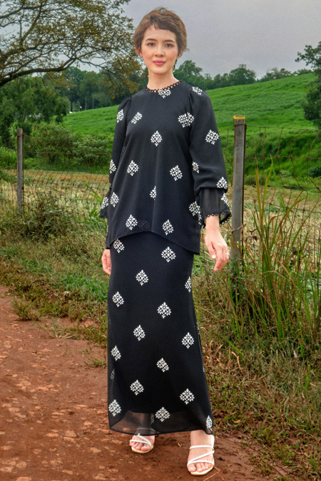 Kemangi Blouse & Skirt - Black Tiles