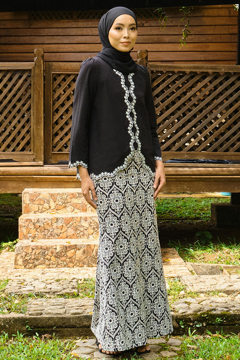 COTTON Saripah Blouse & Skirt