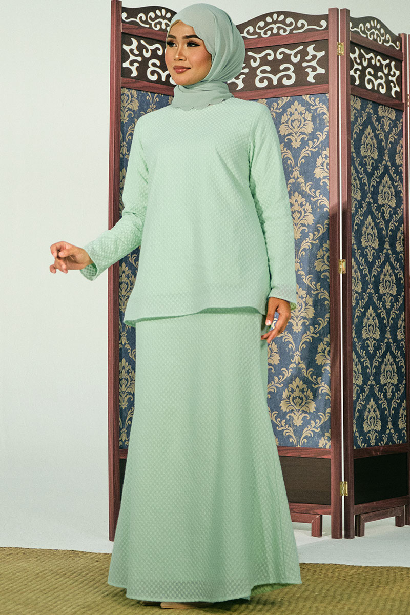 Tenang Blouse & Skirt